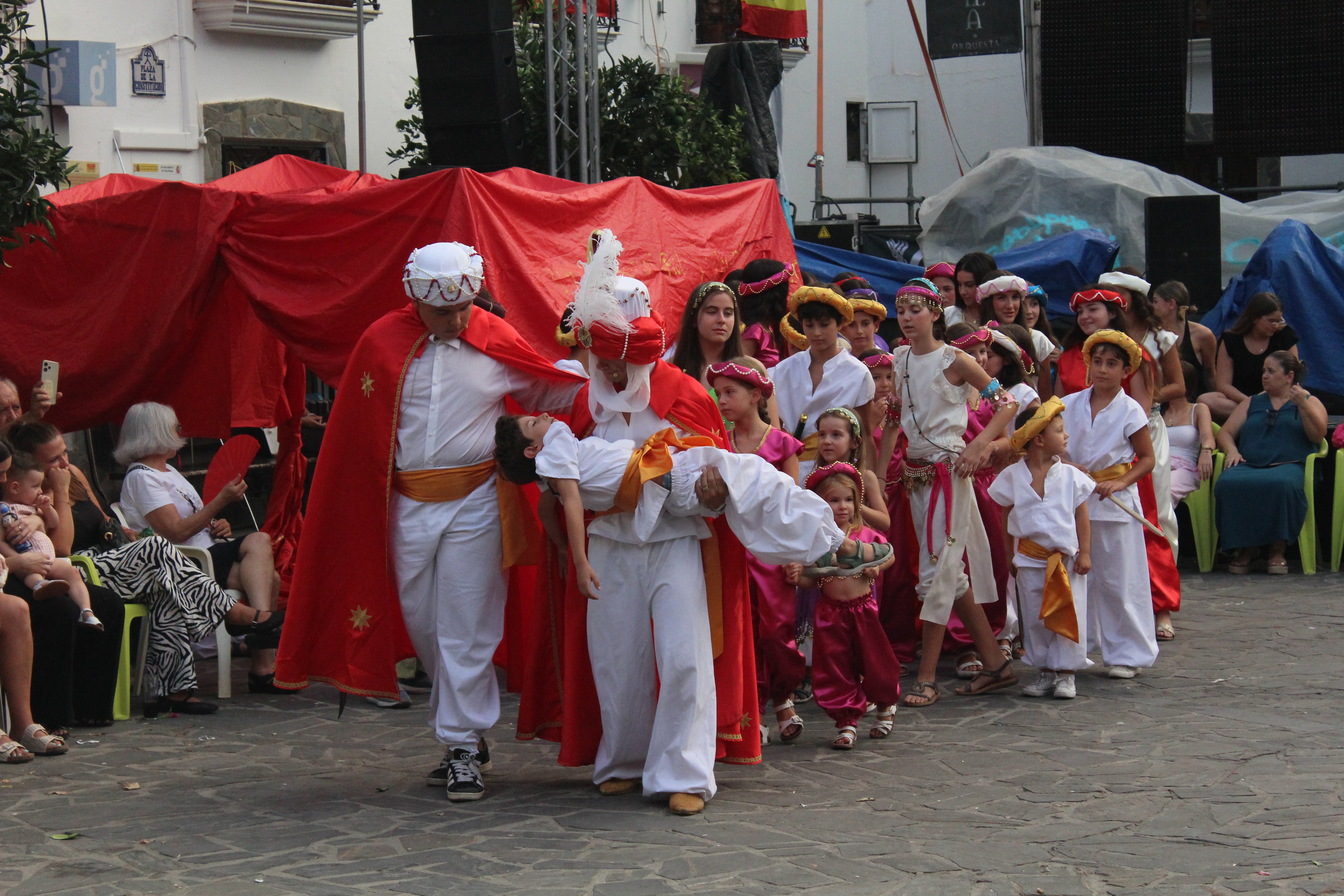 Velefique revive su pasión con los Moros y Cristianos, en imágenes