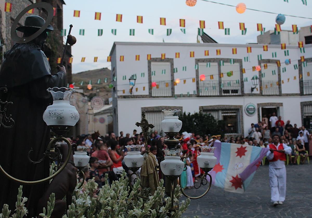 Velefique revive su pasión con los Moros y Cristianos, en imágenes