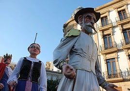 La Batalla de Flores contará con carrozas y pasacalles.