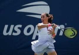 Nuria Párrizas consigue un 'winner' de derecha en el US Open.