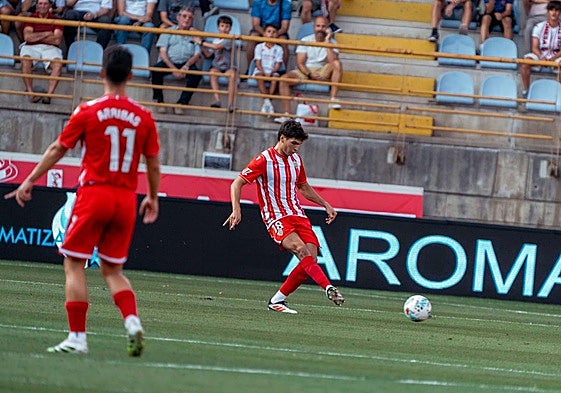 Bonini jugando contra la Cultural Leonesa