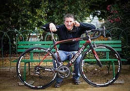 Antonio Miguel Díaz, excorredor profesional, posa para este medio en un reportaje.