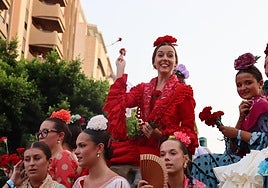 Almería libra su 'batalla' más colorida con 30.000 claveles