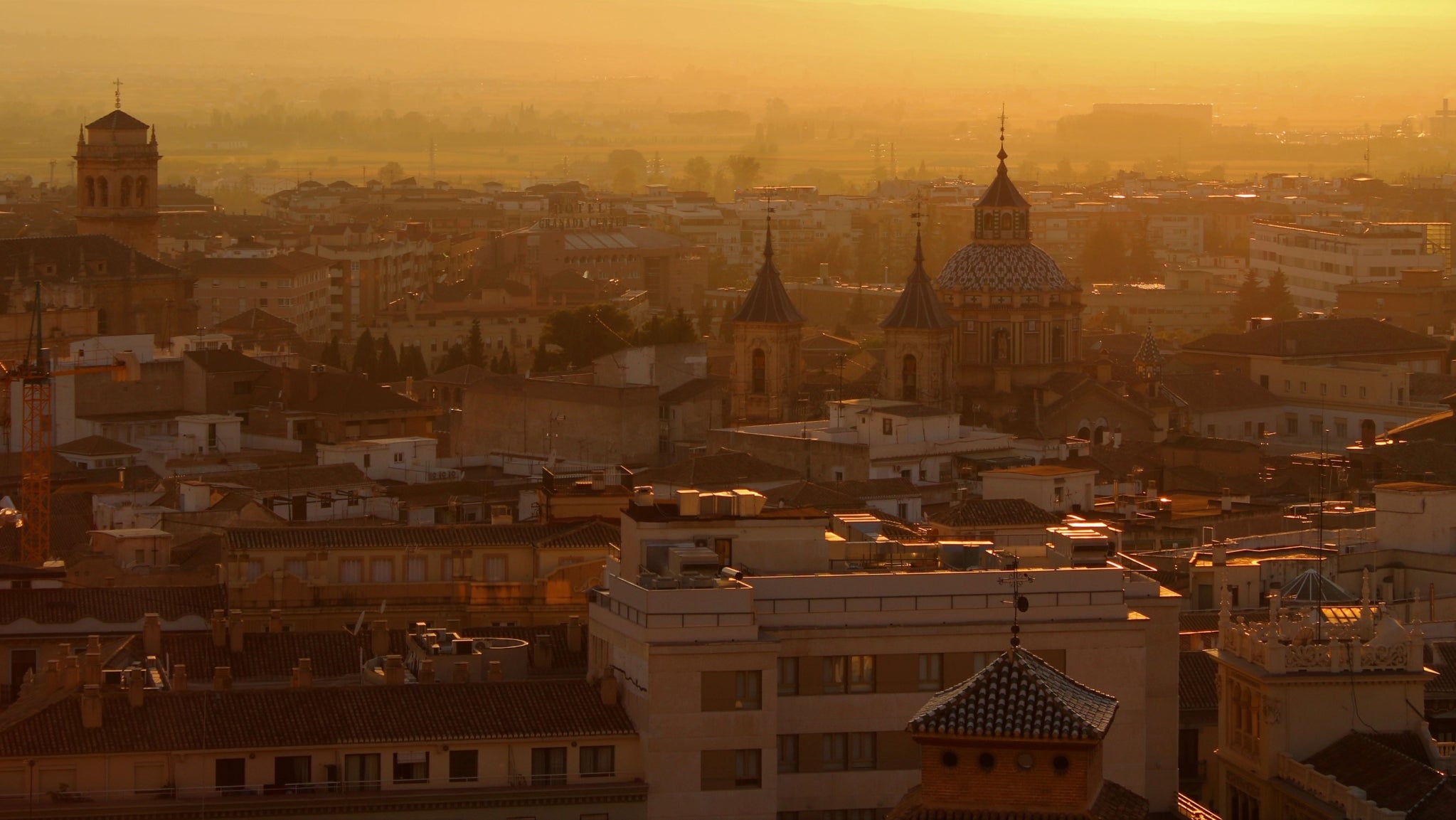 Vistas de Granada y la vega al atardecer desde el Albaicín