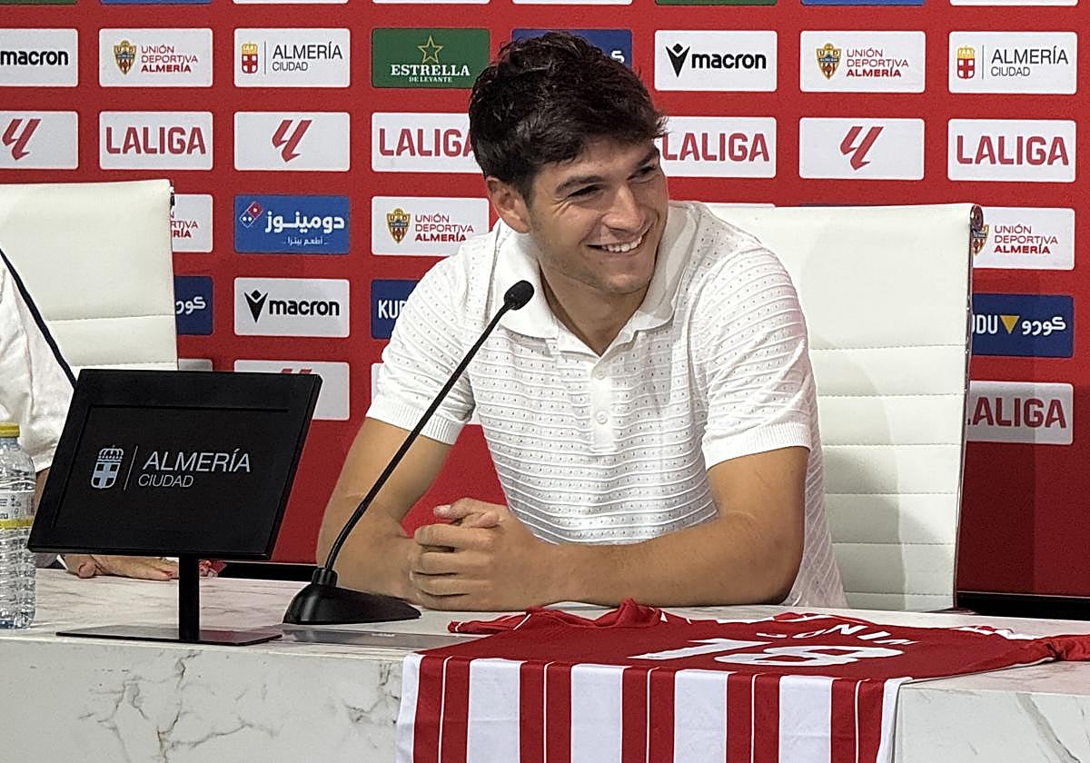 Bonini durante su presentación como rojiblanco