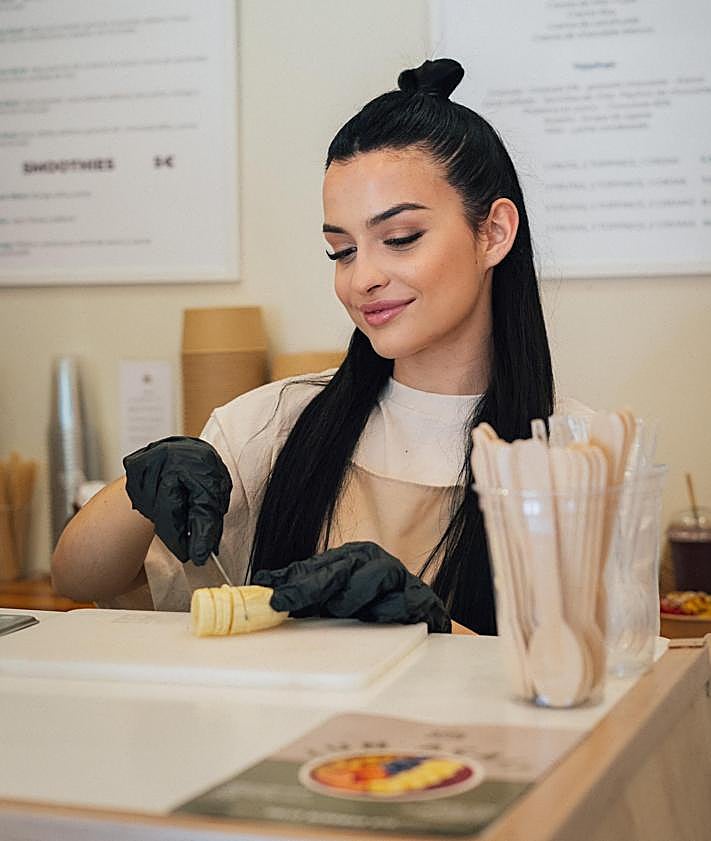 Imagen secundaria 2 - El fruto del Amazonas que arrasa en Granada: «Es muy saludable y tiene un sabor único»