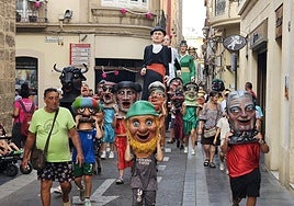 La Feria de Almería amanece con la alegría de los Gigantes y Cabezudos