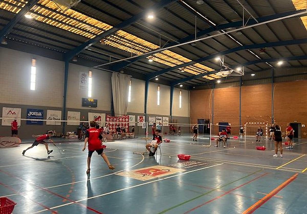 El torneo de bádiminton, todo un éxito con 82 particiantes.