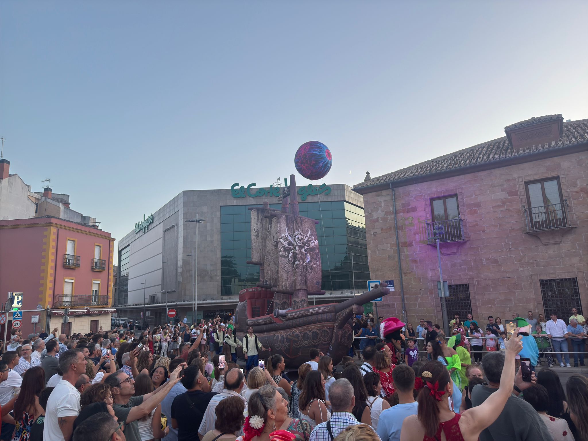 Desfile por las calles del centro de la ciudad.
