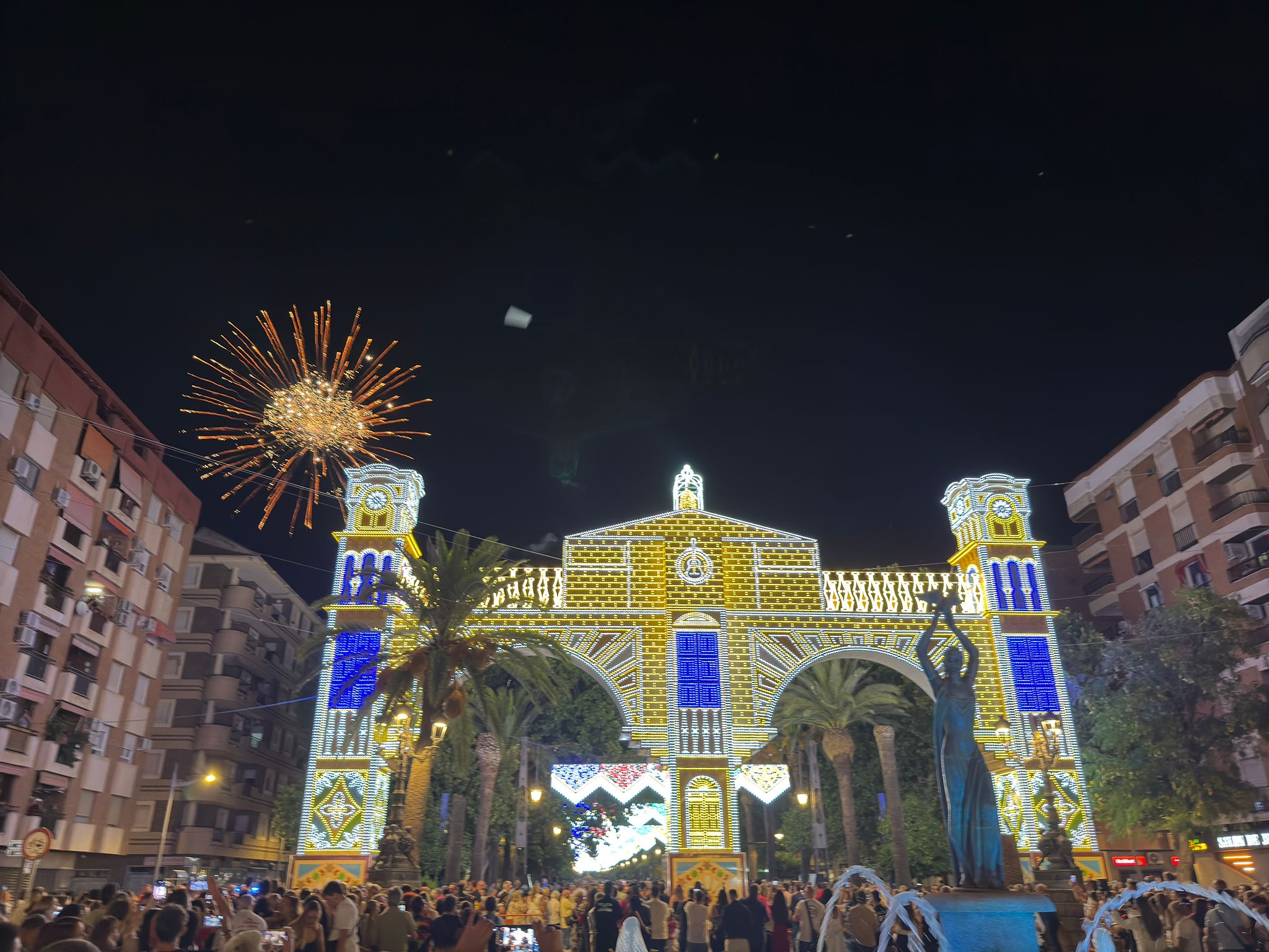 La portada del Paseo de Linarejos.