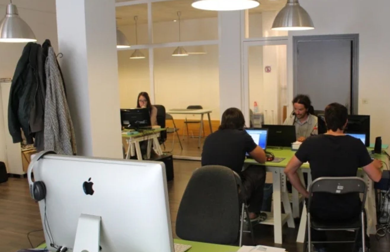 Espacio de coworking que ofrece diversas opciones para el pago por uso.