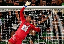 Parada del portero del Wolfsberger.