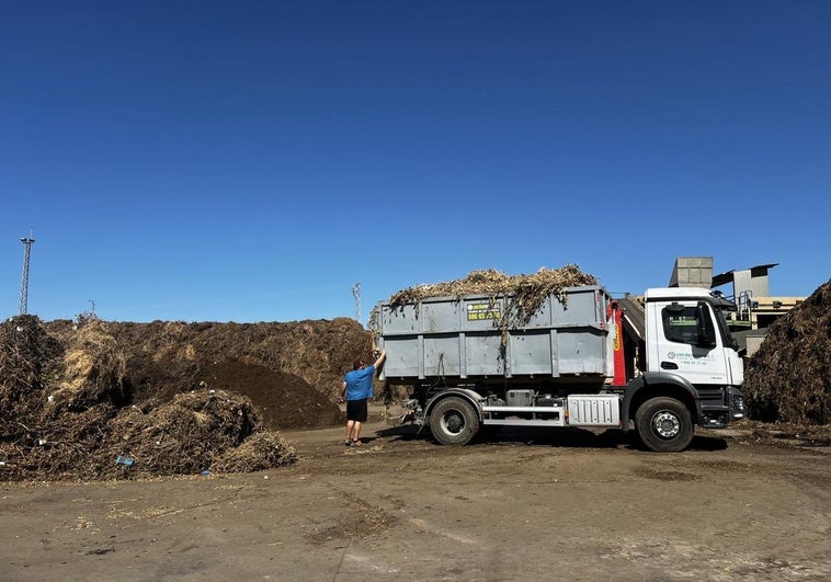 La planta de compostaje de Motril reabre tras semanas cerrada