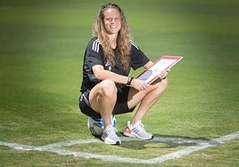 Irene Ferreras posa para IDEAL en la Ciudad Deportiva del Granada.