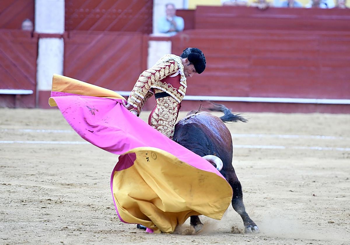 David de Miranda exhibió un toreo enrazado que le valió para triunfar.