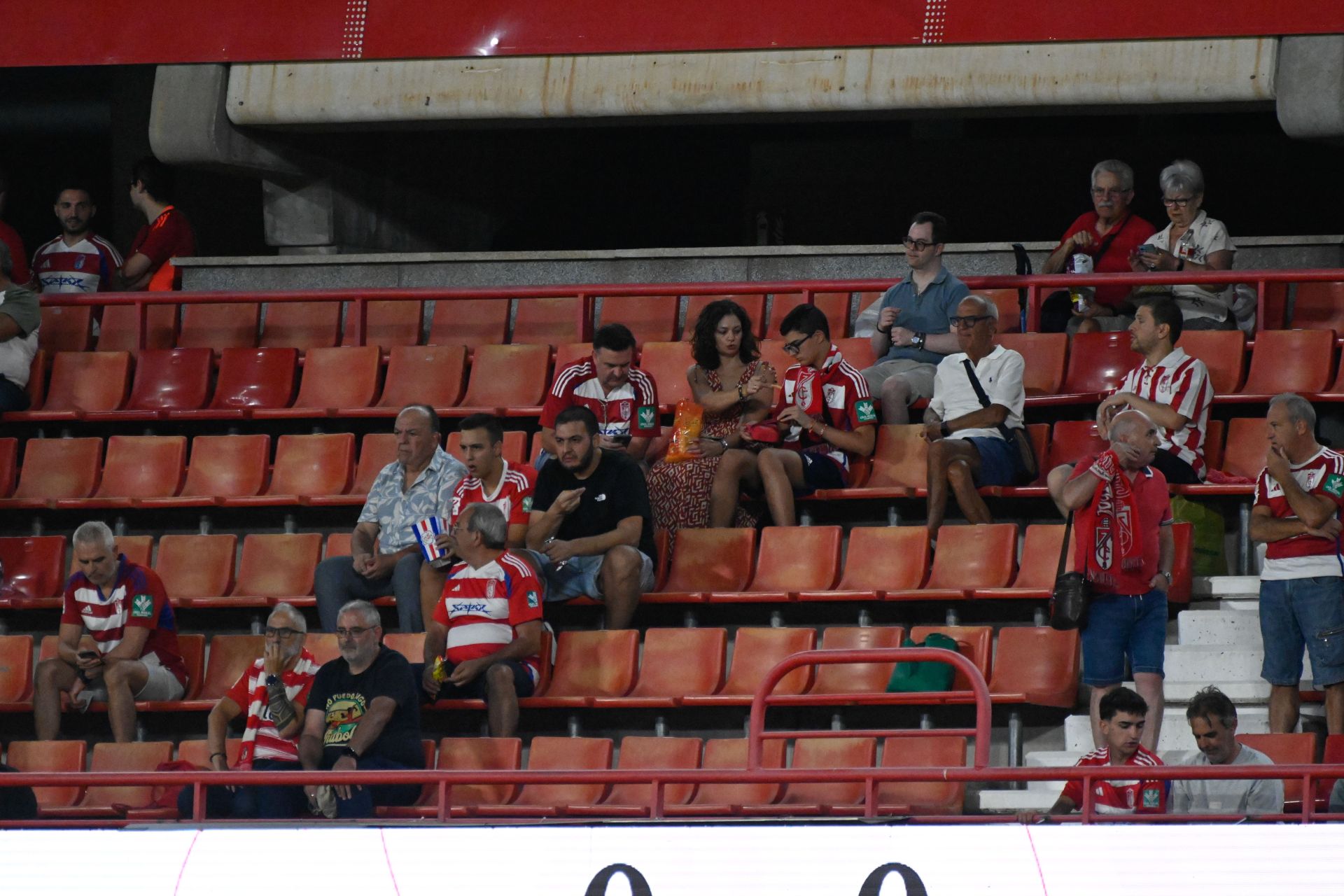 Encuéntrate en la grada del Granada - Mirandés