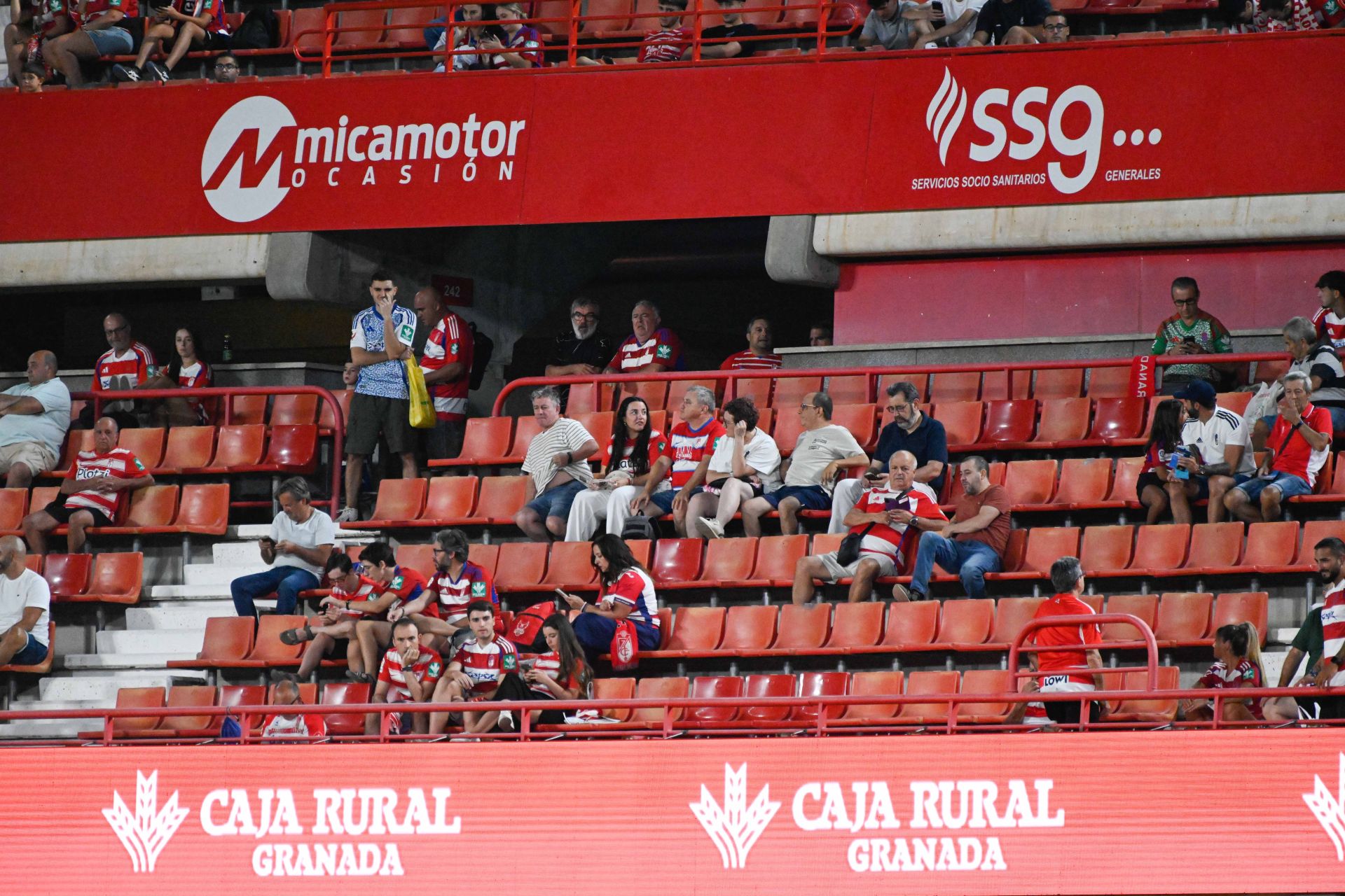Encuéntrate en la grada del Granada - Mirandés