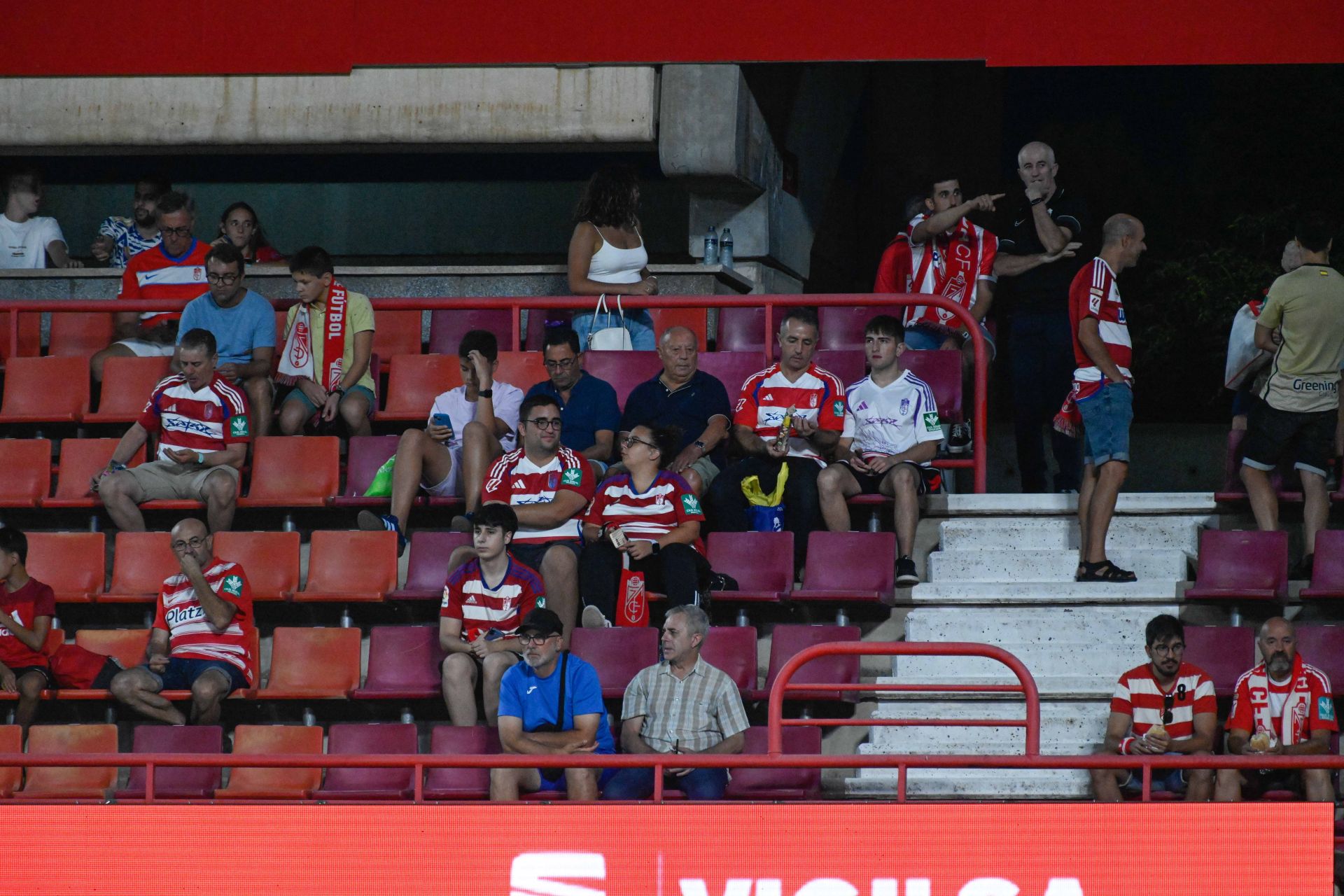 Encuéntrate en la grada del Granada - Mirandés