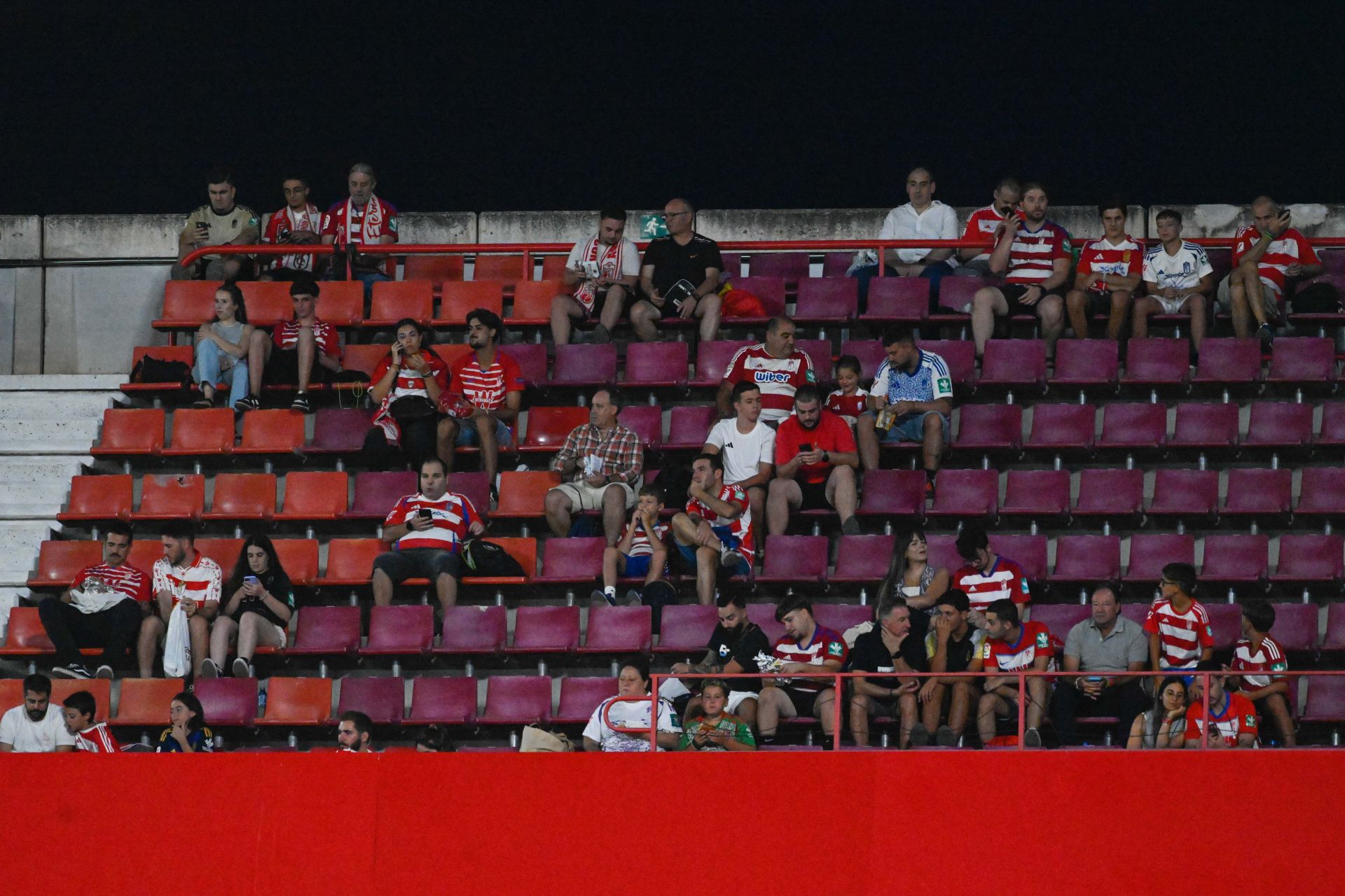 Encuéntrate en la grada del Granada - Mirandés