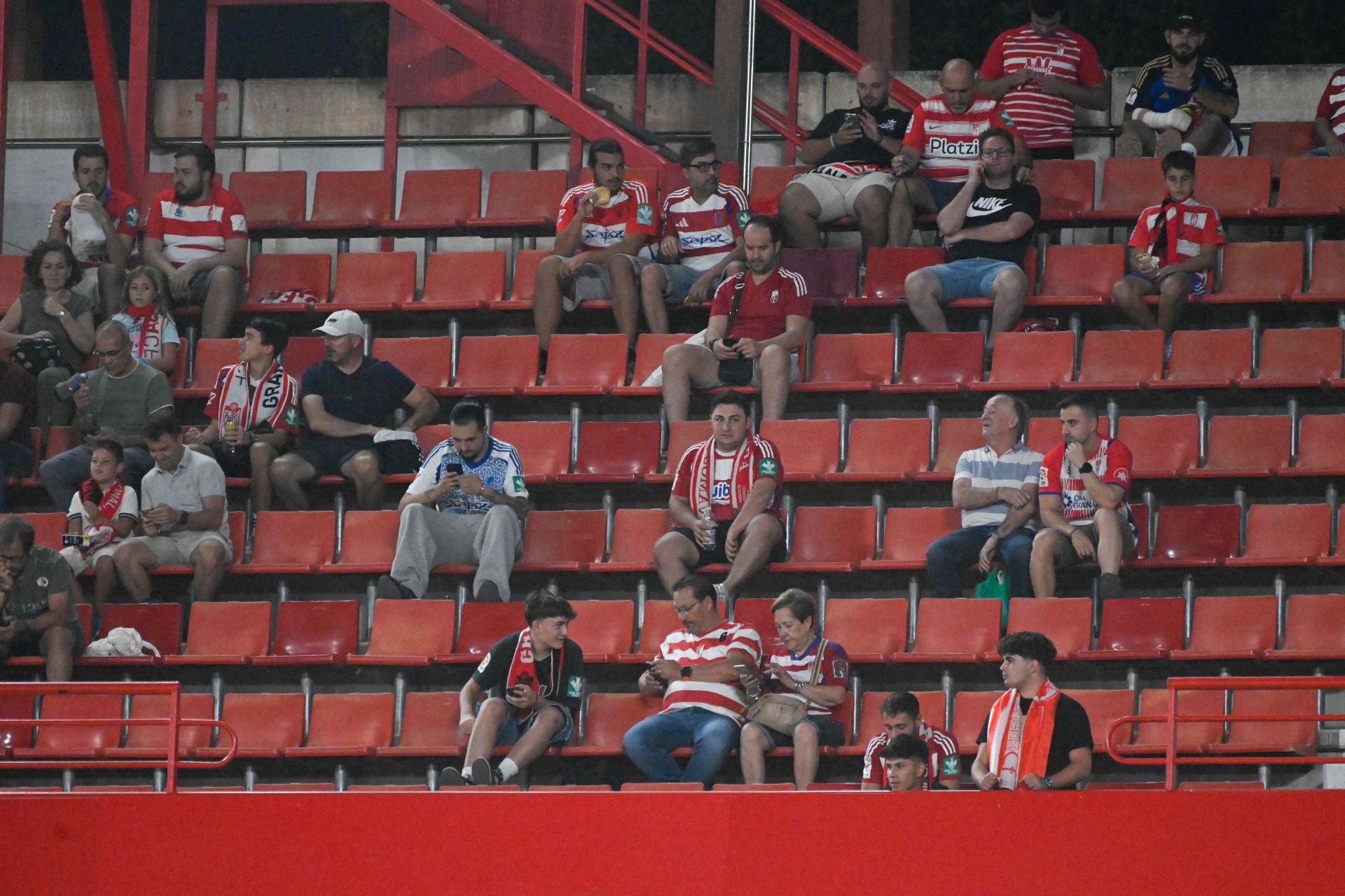 Encuéntrate en la grada del Granada - Mirandés