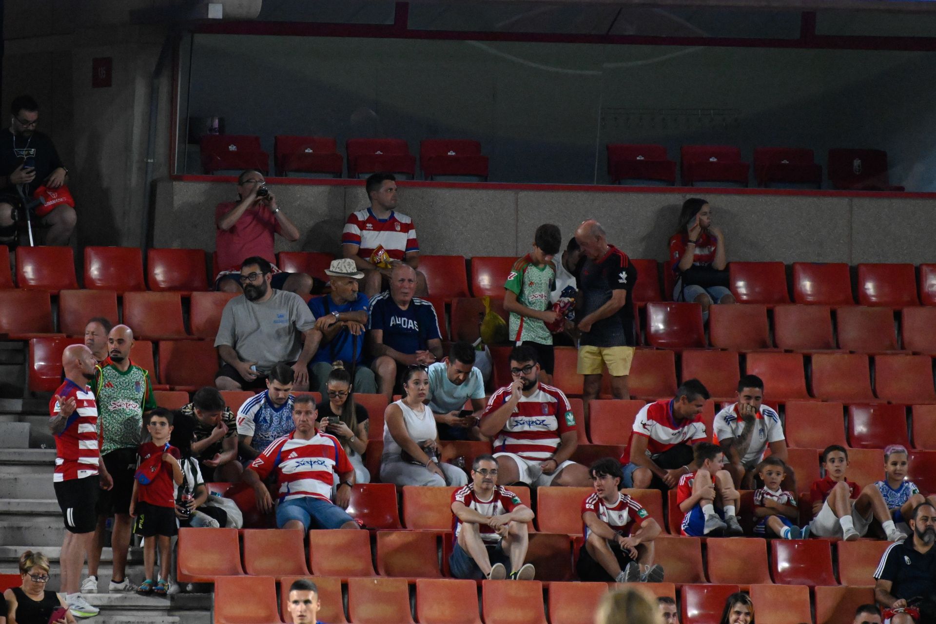 Encuéntrate en la grada del Granada - Mirandés