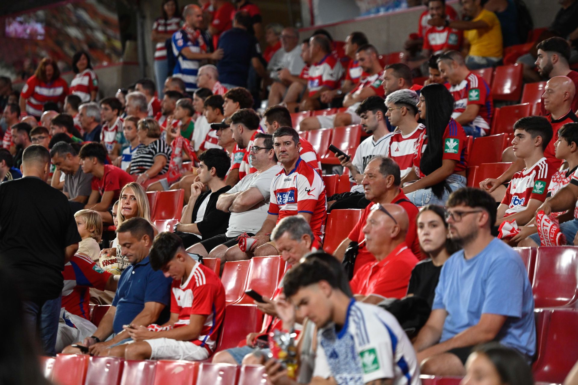 Encuéntrate en la grada del Granada - Mirandés