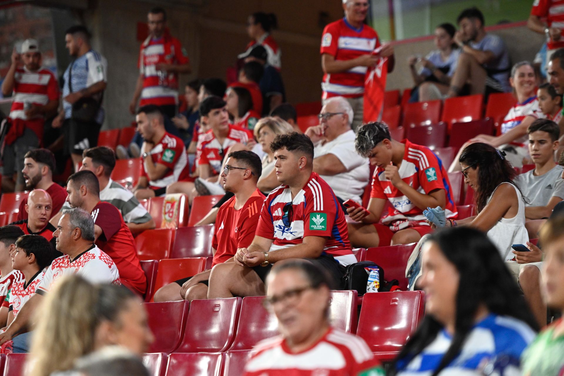 Encuéntrate en la grada del Granada - Mirandés