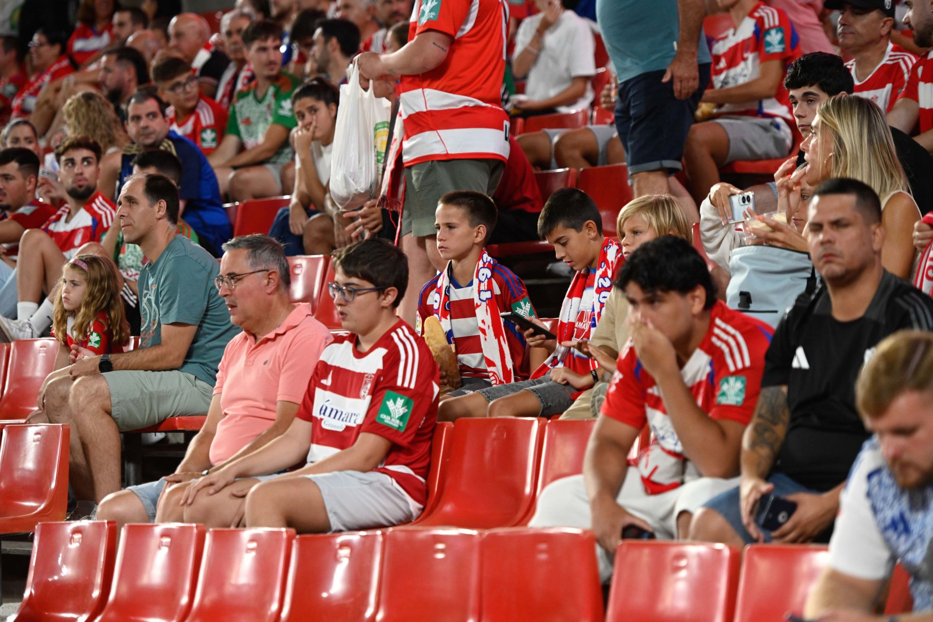 Encuéntrate en la grada del Granada - Mirandés