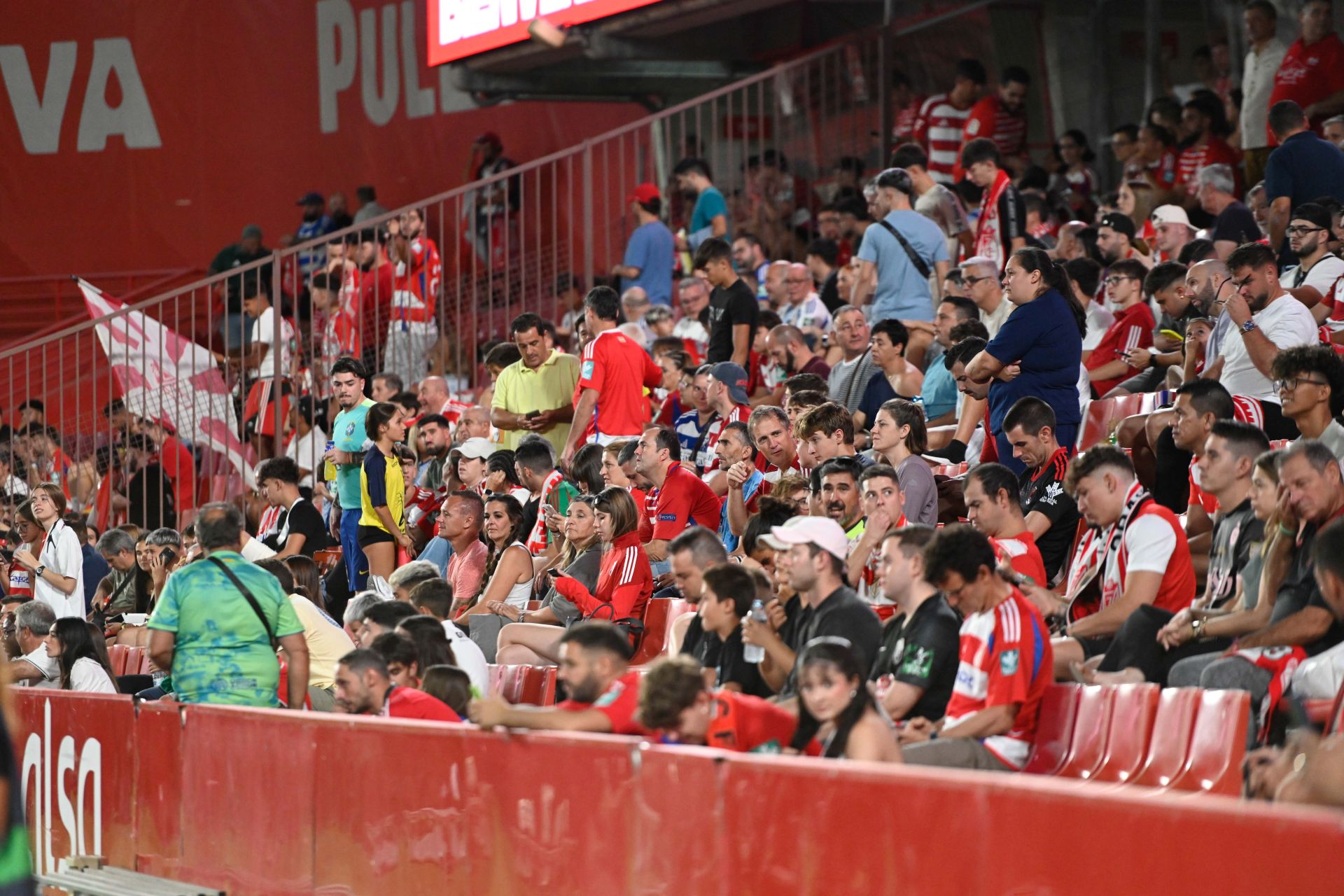 Encuéntrate en la grada del Granada - Mirandés