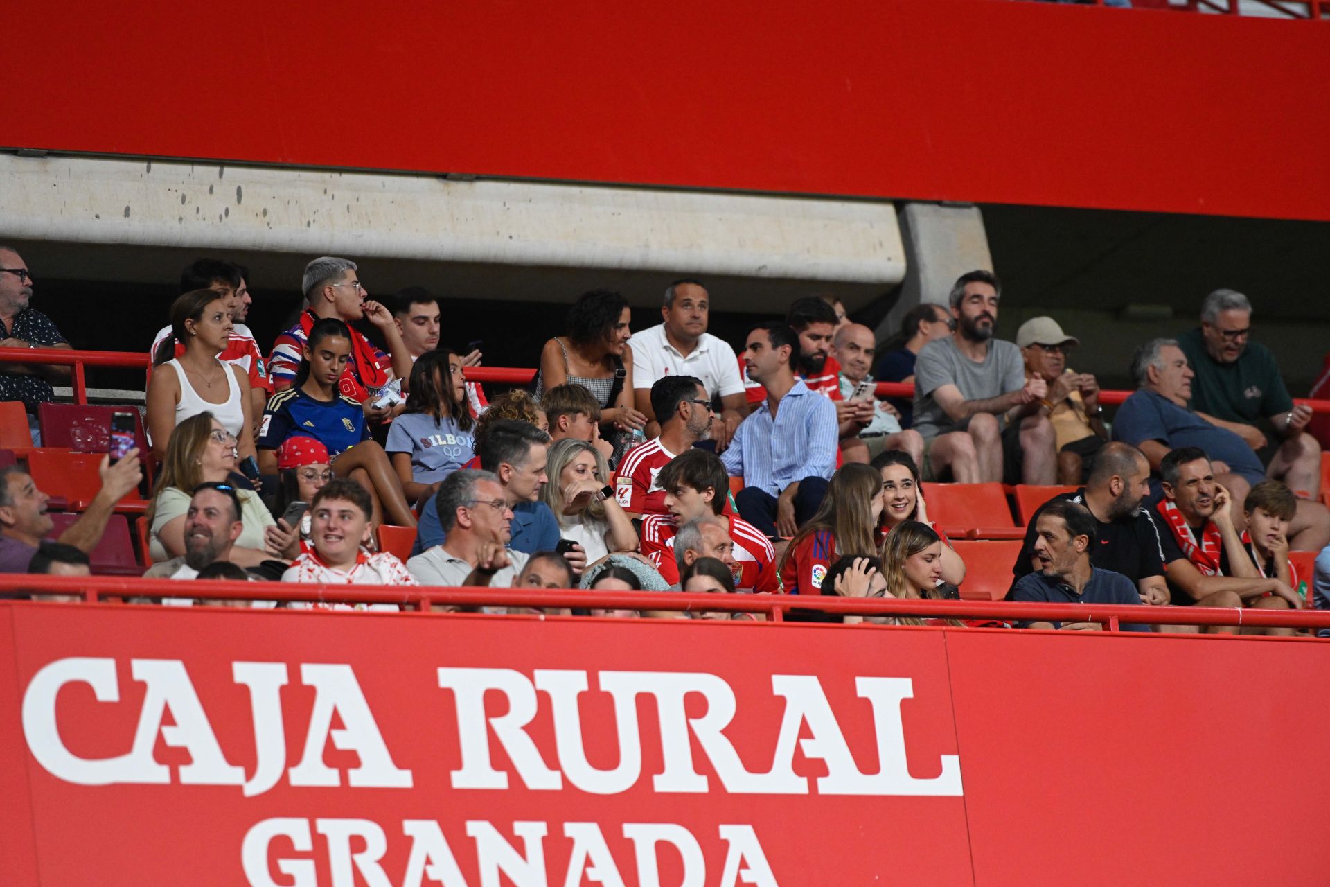 Encuéntrate en la grada del Granada - Mirandés