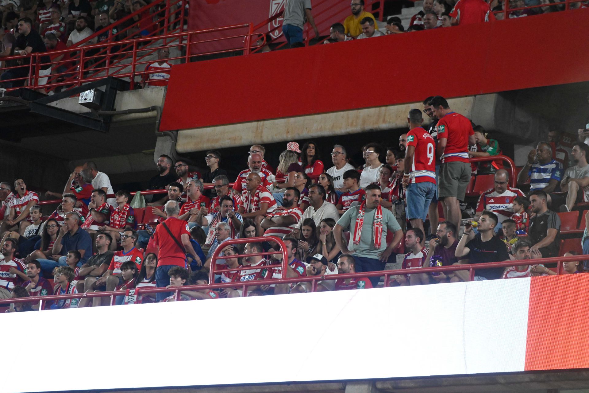 Encuéntrate en la grada del Granada - Mirandés