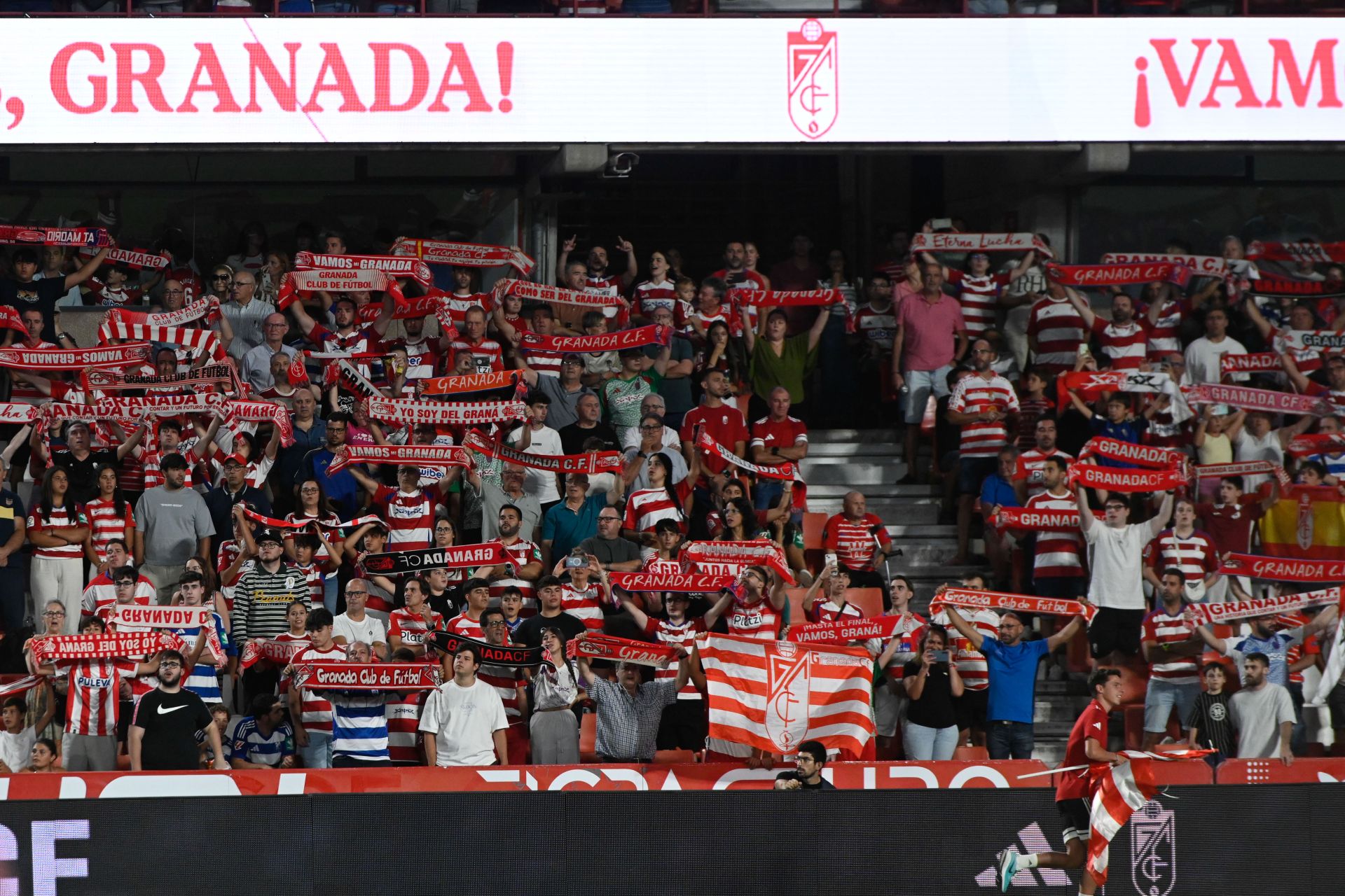 Encuéntrate en la grada del Granada - Mirandés