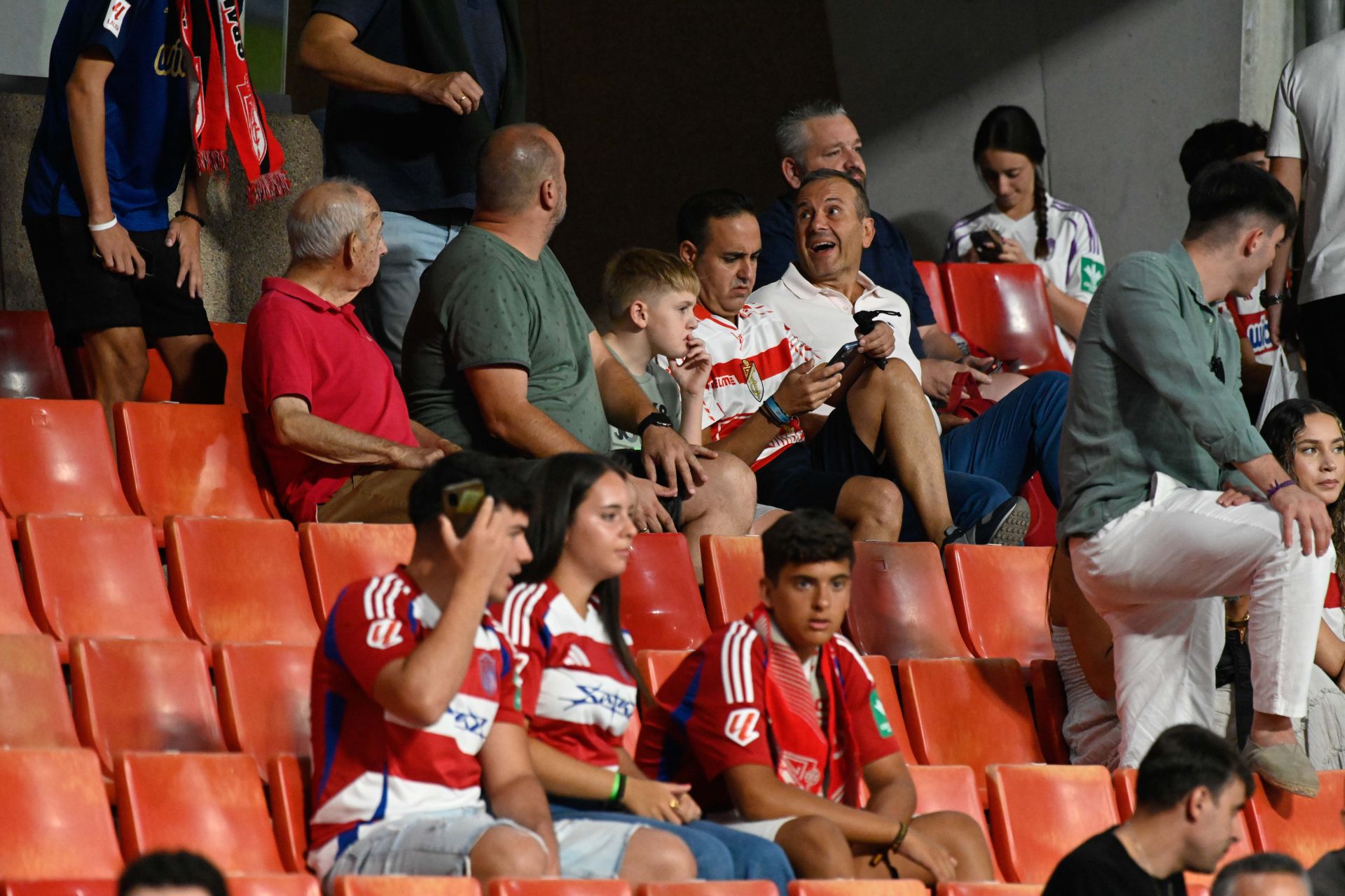 Encuéntrate en la grada del Granada - Mirandés