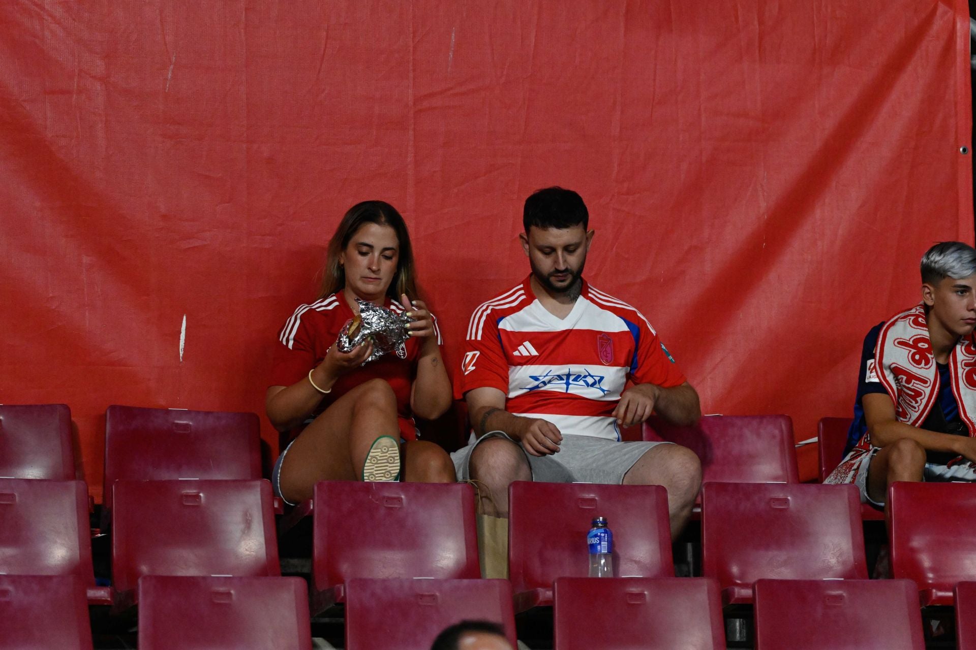 Encuéntrate en la grada del Granada - Mirandés