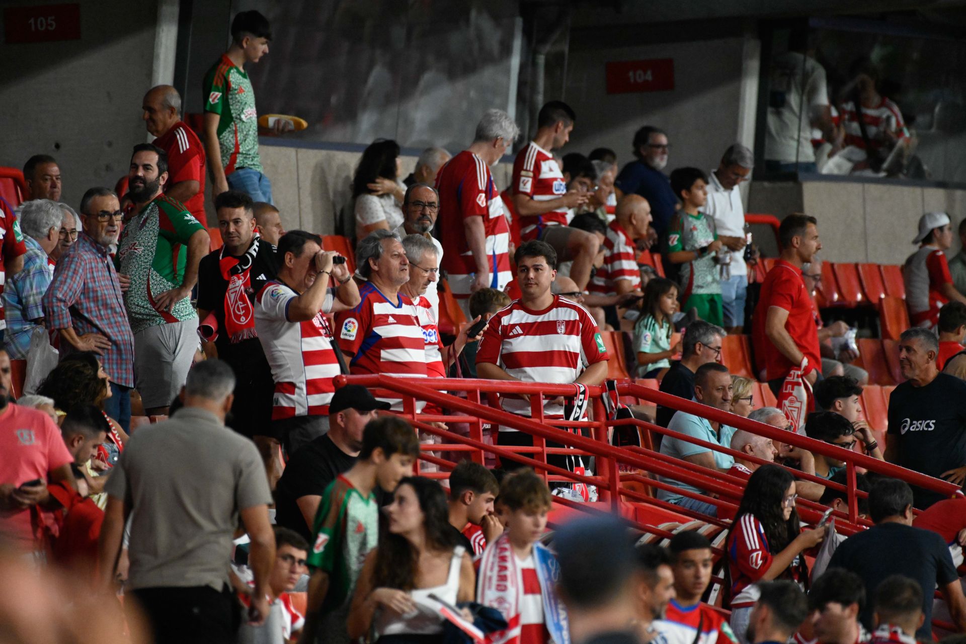 Encuéntrate en la grada del Granada - Mirandés