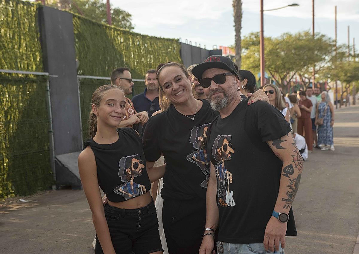 Imagen secundaria 1 - Leiva y su imbatible repertorio brindan un feliz final de Feria de Almería