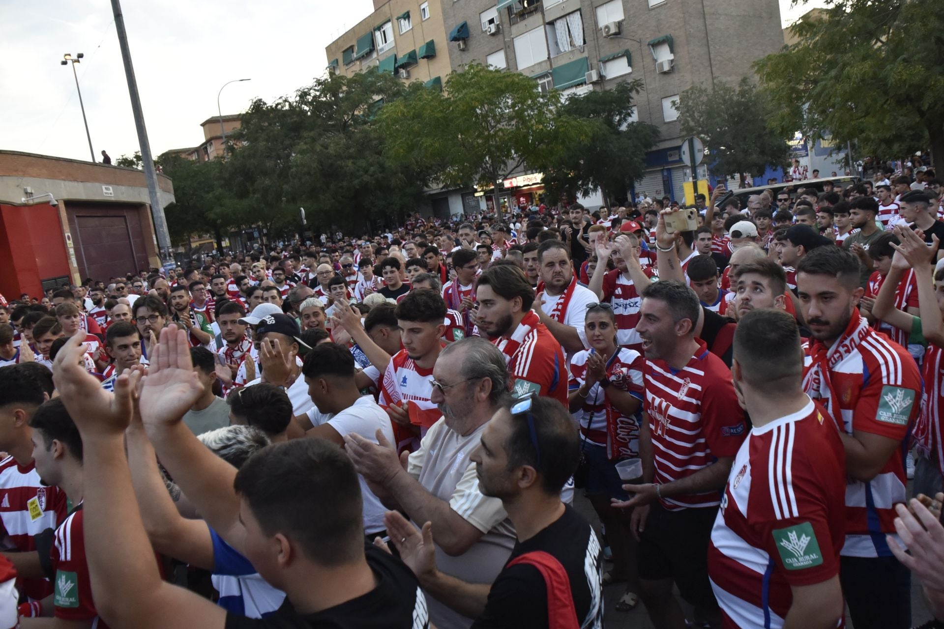 Las imágenes de la protesta de los aficionados del Granada