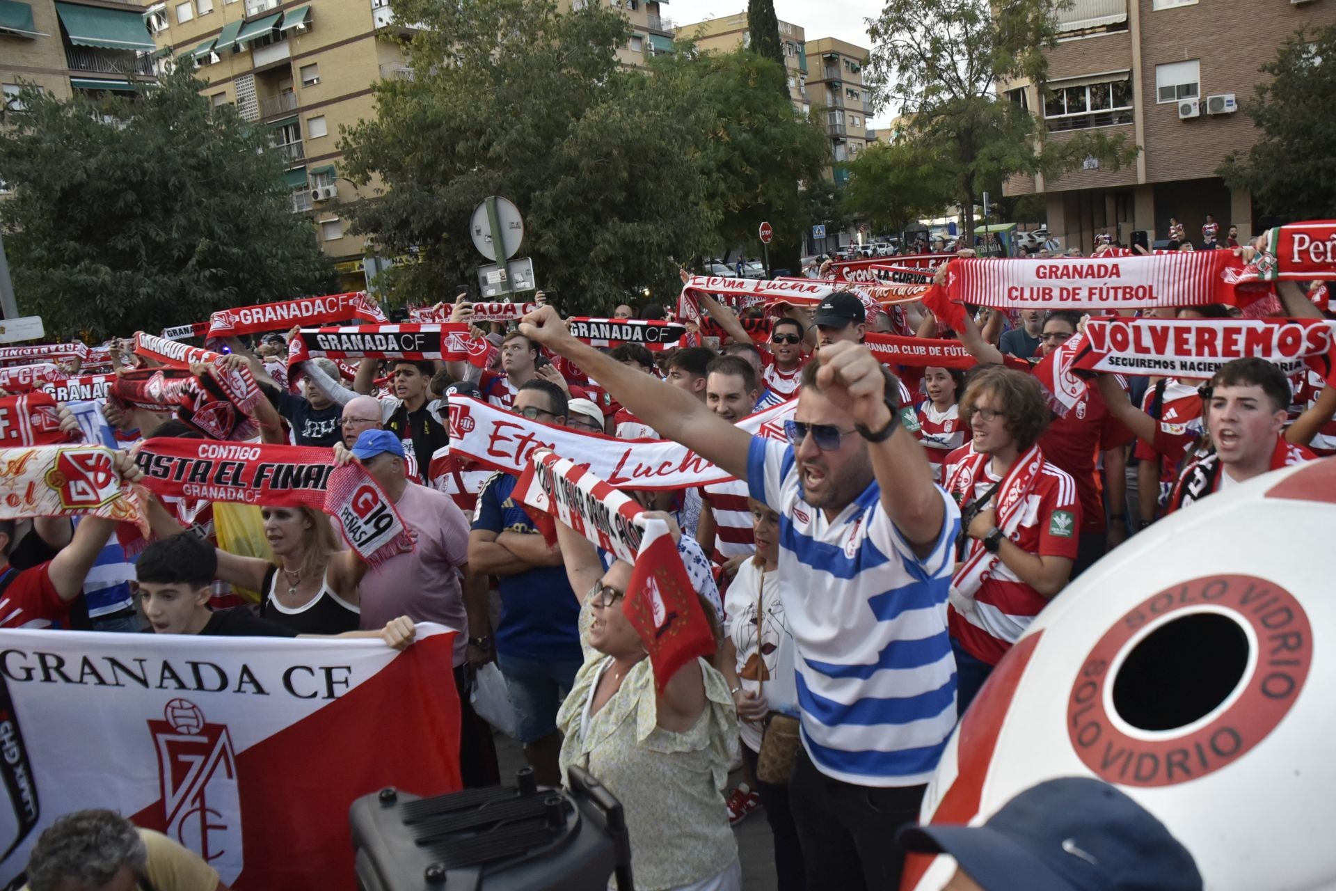 Las imágenes de la protesta de los aficionados del Granada