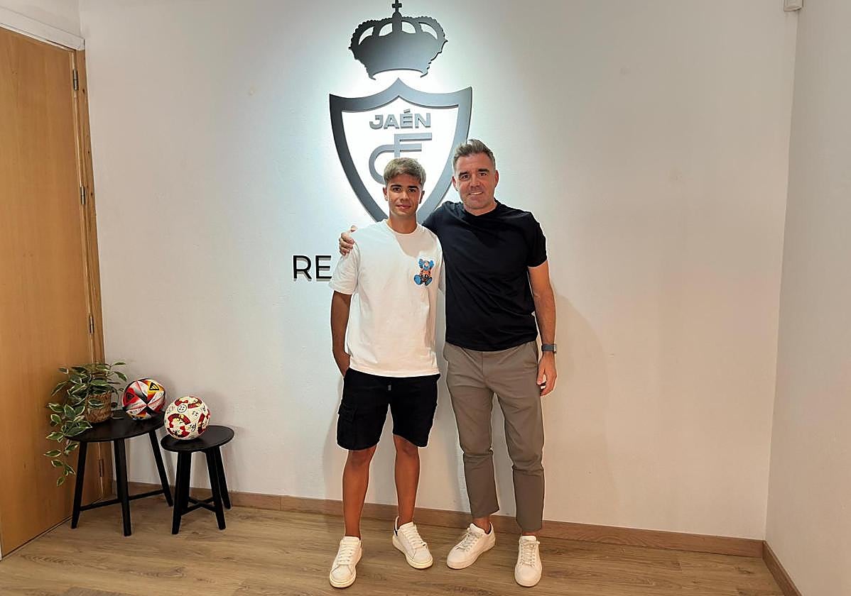 El lateral izquierdo inglés, Connor, viene a cubrir la baja del lesionado Cortijo.