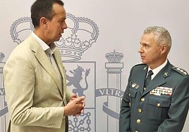 El subdelegado del Gobierno da la bienvenida al nuevo jefe de la Comandancia de la Guardia Civil en Almería