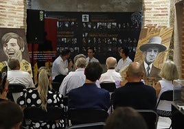 Los Aljibes Árabes albergaron las charlas; en ellas estuvo Blas Márquez.