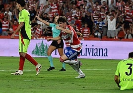 Pablo Sáenz celebra su gol ante el Mirandés.