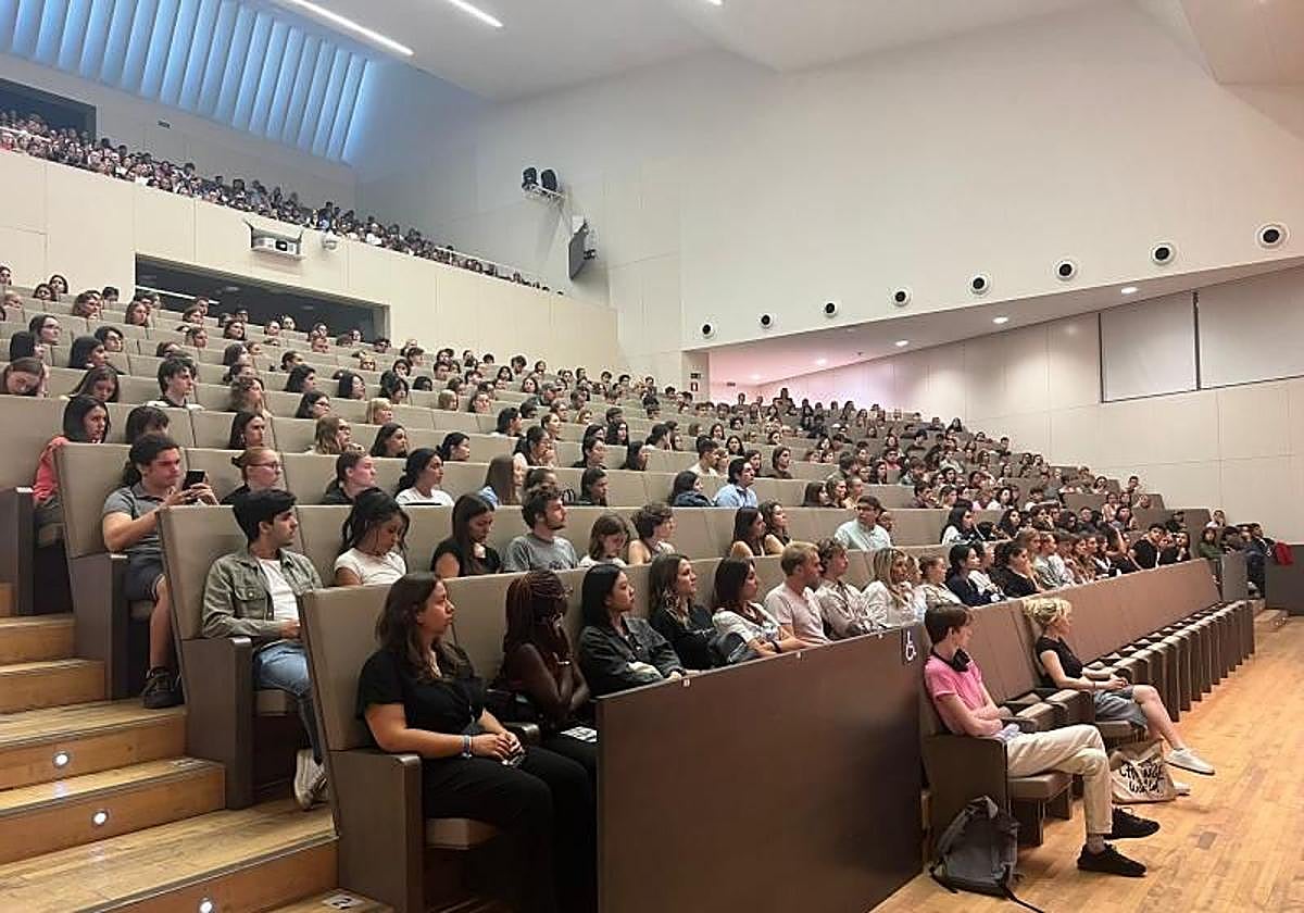 La UGR abre sus puertas al nuevo curso con el reto de la oferta académica y la financiación.