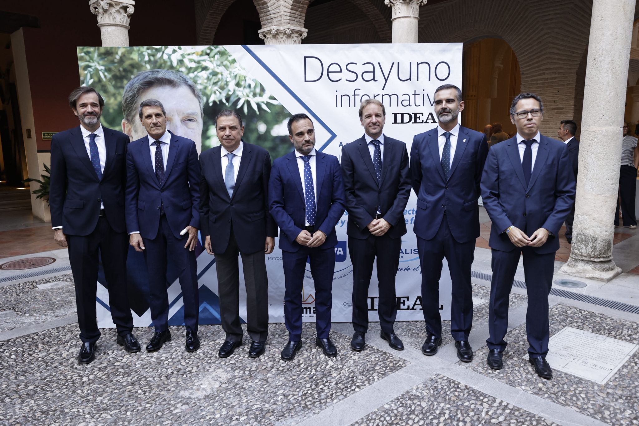 Imagen principal - Foro informativo celebrado en el Hotel Palacio de Santa Paula