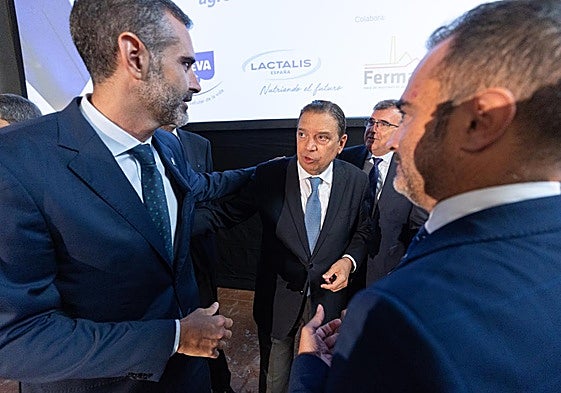 El ministro Luis Planas en el desayuno informativo de IDEAL.