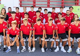 Uno de los equipos del Granada, durante el torneo benéfico.
