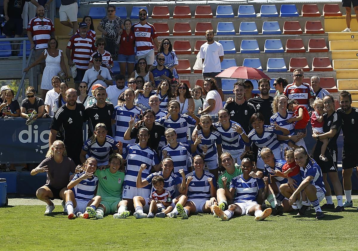 El Granada femenino celebra su triunfo ante el Levante de la primera jornada.