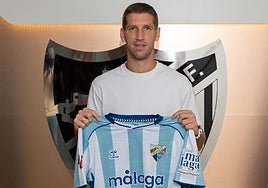Darko Brasanac, con la camiseta del Málaga.