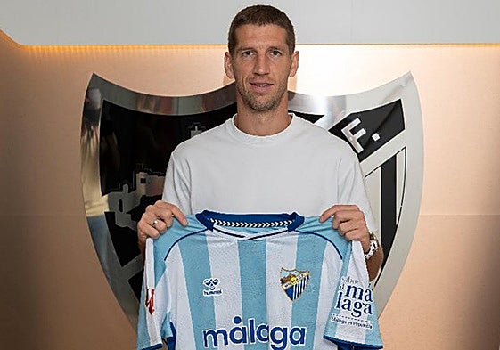Darko Brasanac, con la camiseta del Málaga.