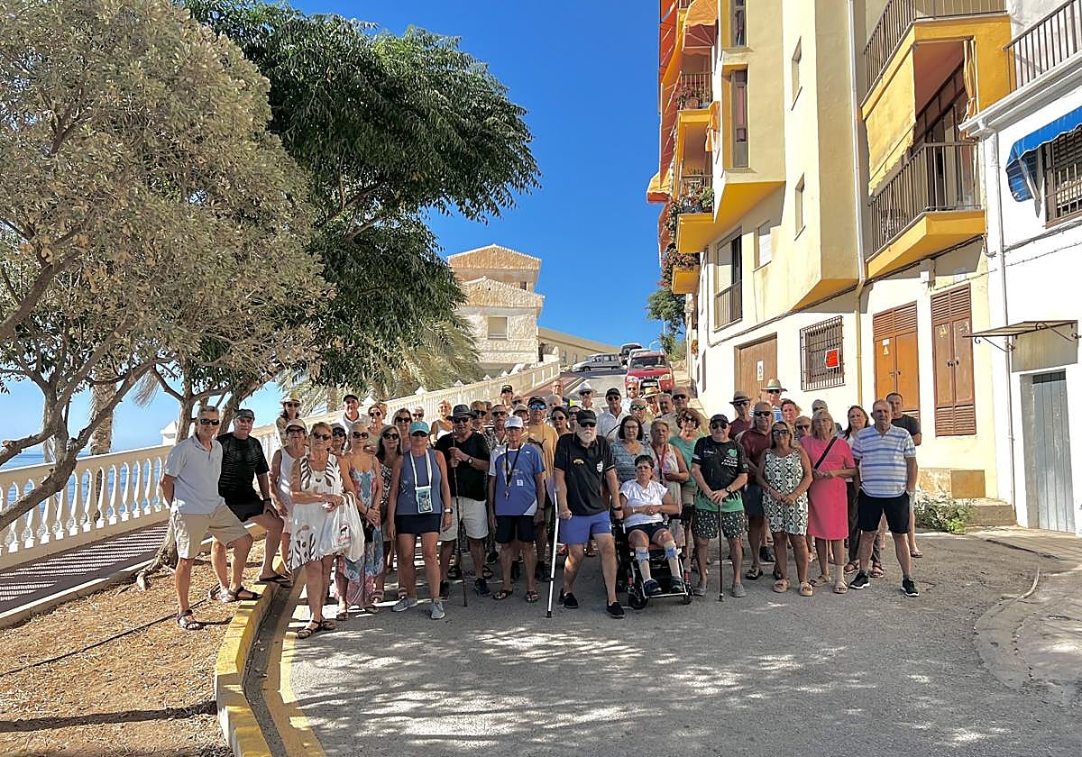 Los vecinos en la cuesta del 9% en Castell.